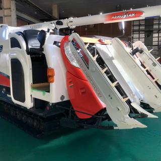 4条刈クボタコンバインARN445デバイダとモンロー付き