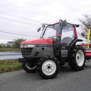 トラクター ヤンマー AF26 4駆 26馬力 キャビン付き