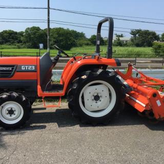 即決優先でクボタトラクターGT23サイドロータリー付き。