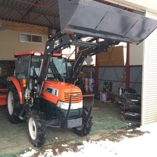 新品フロントローダー付きクボタトラクターKL330整備済みです。