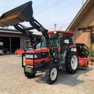 27馬力フロントローダー付きクボタトラクターGL261Qです。