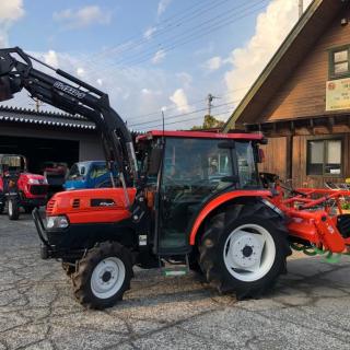 27馬力クボタトラクターKL270Hフロントローダー付き。