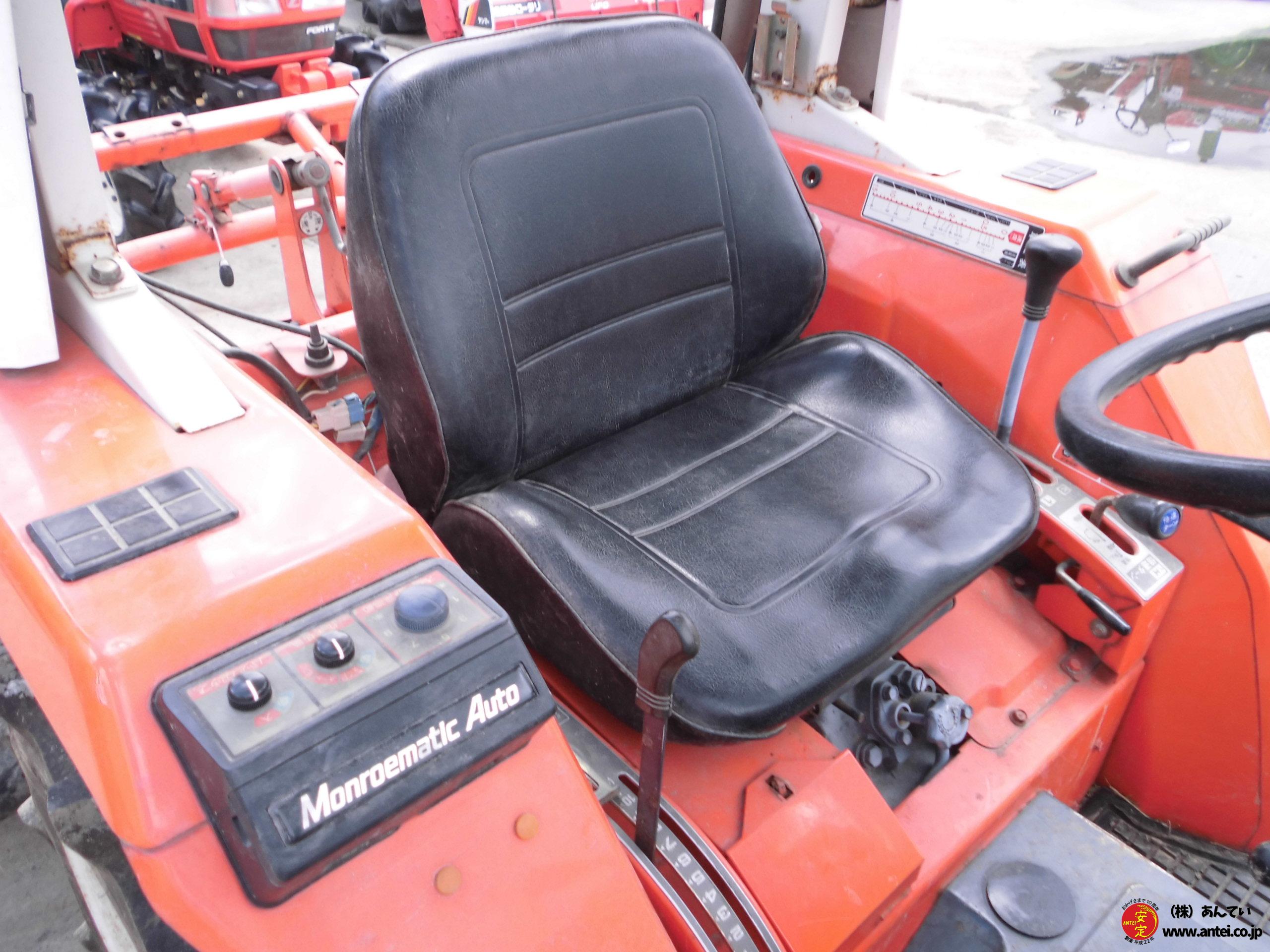 トラクター クボタ L1-195 4駆 19馬力 504時間 簡易キャビン付き 現状