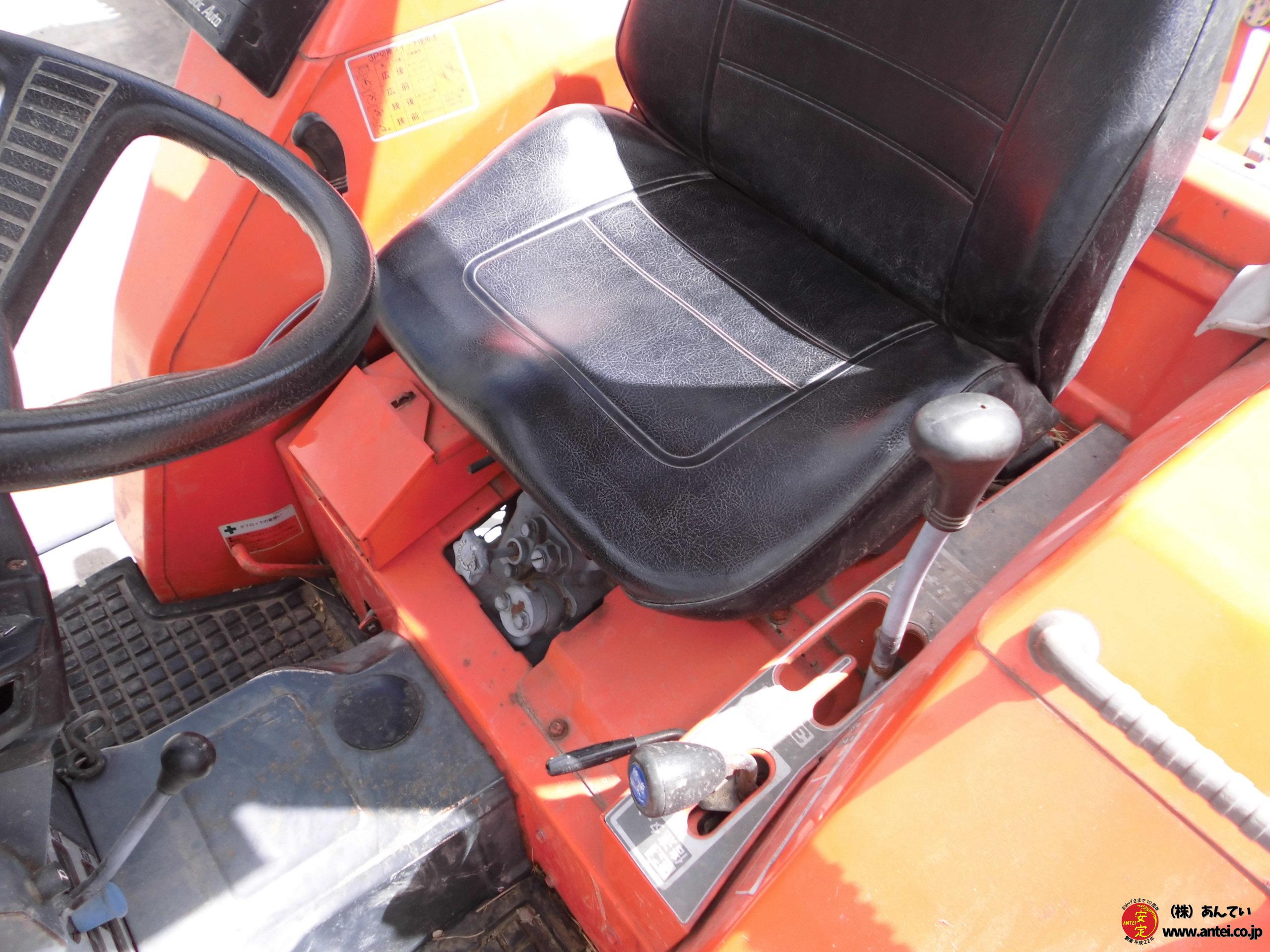 トラクター クボタ L1-195 4駆 19馬力 504時間 簡易キャビン付き 現状