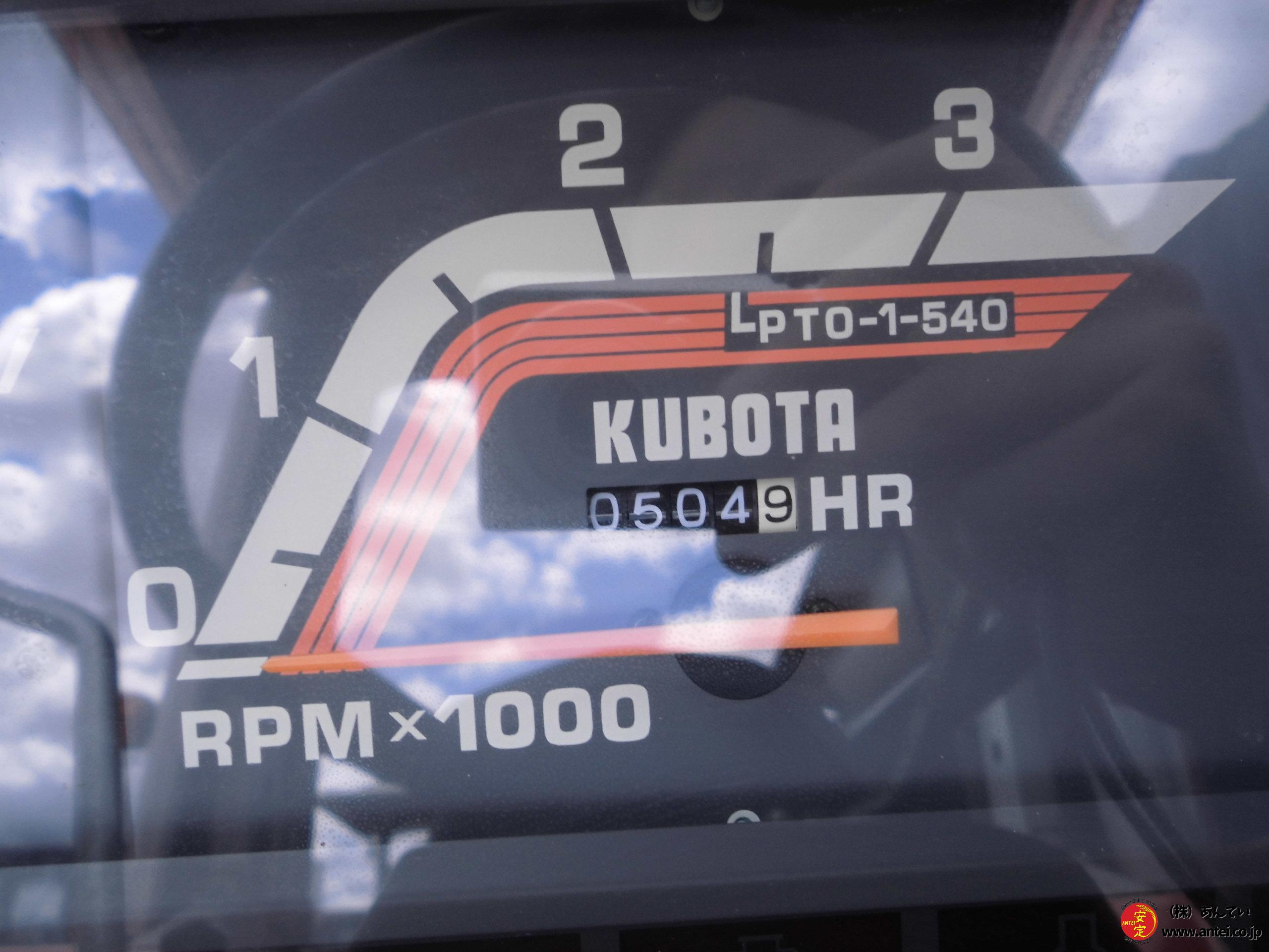 トラクター クボタ L1-195 4駆 19馬力 504時間 簡易キャビン付き 現状