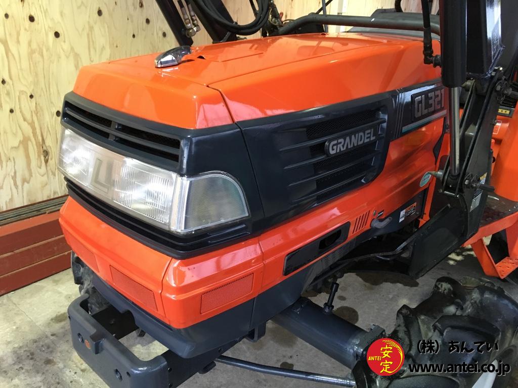フロントローダー付きクボタトラクターGL321 33馬力。 ⚙ 中古