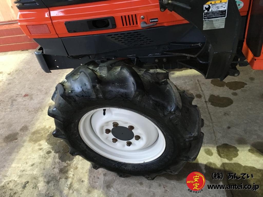 フロントローダー付きクボタトラクターGL321 33馬力。 ⚙ 中古農機具