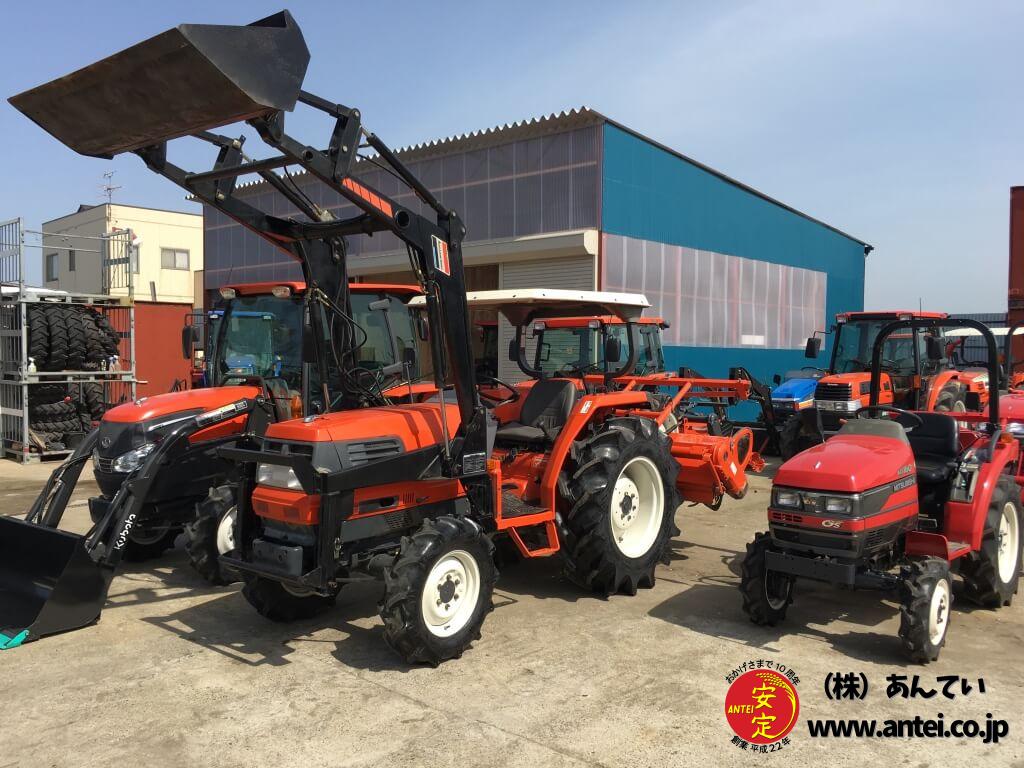 32馬力フロントローダー付きクボタトラクターGL320です