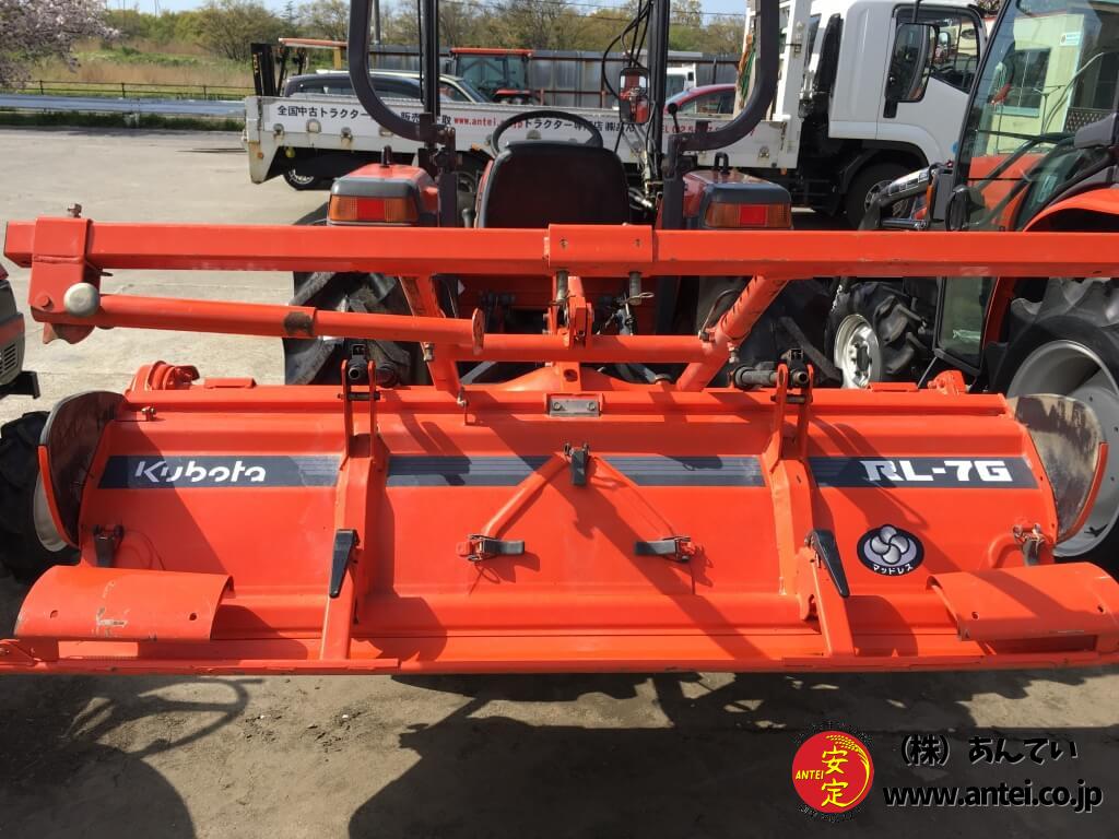 32馬力フロントローダー付きクボタトラクターGL320です