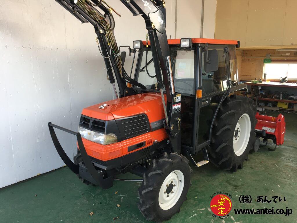 クボタGL320 クボタトラクターGL320Qフロントローダー付き32馬力です。 ⚙ 中古