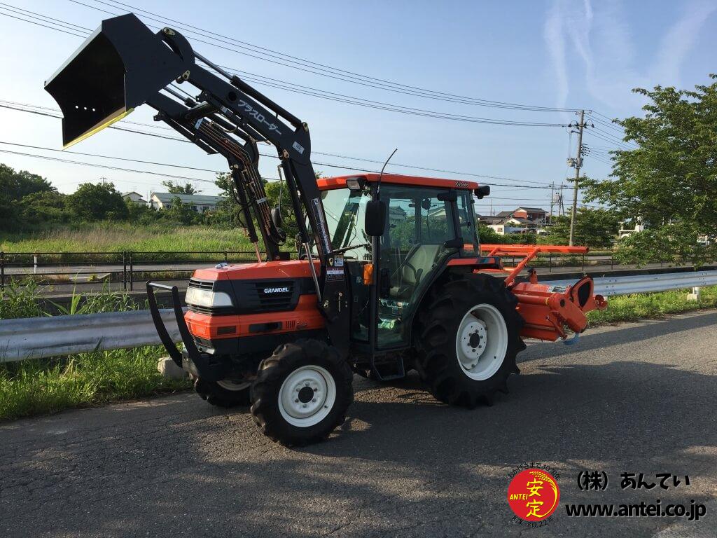 クボタGL321トラクター クボタトラクターGL321エアコンキャビンUシフト。 ⚙ 中古農機具