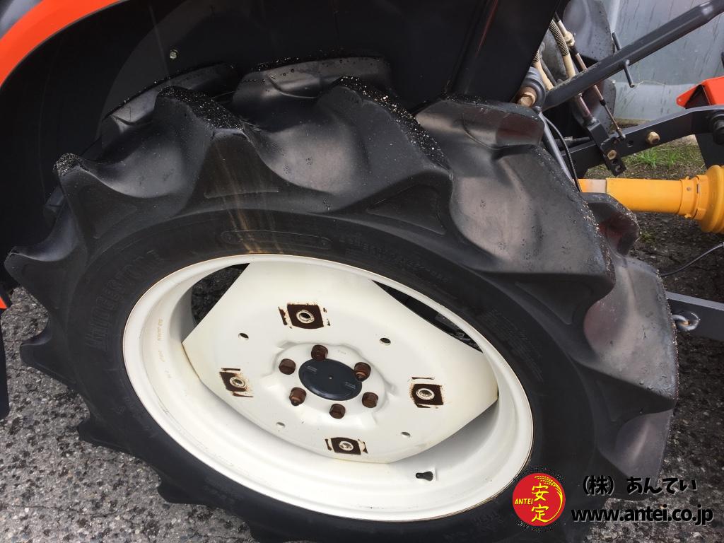 25馬力キャビン付きクボタトラクターKL25Qバンバン。 ⚙ 中古 25馬力キャビン付きクボタトラクターKL25Qバンバン。 ⚙ 中古