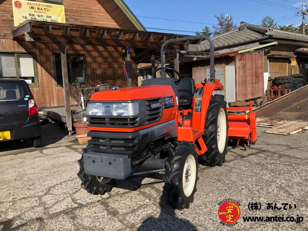 23馬力クボタトラクターGT23アワーメーター372時間。 ⚙ 中古