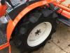 20馬力クボタトラクターGB200フロントローダー付き。