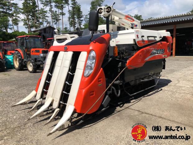 4条刈クボタコンバインARN445-DXMW2で45馬力です。