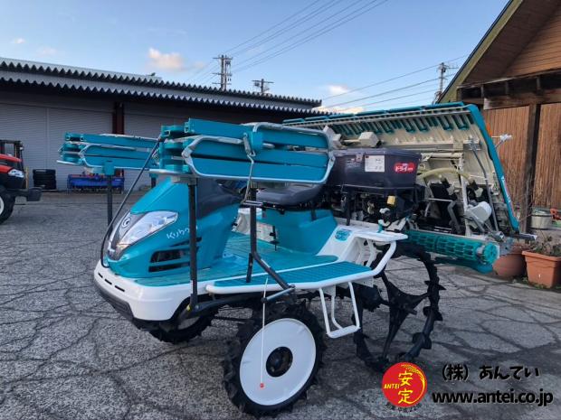  6条植クボタ田植機ZP67キレイ。