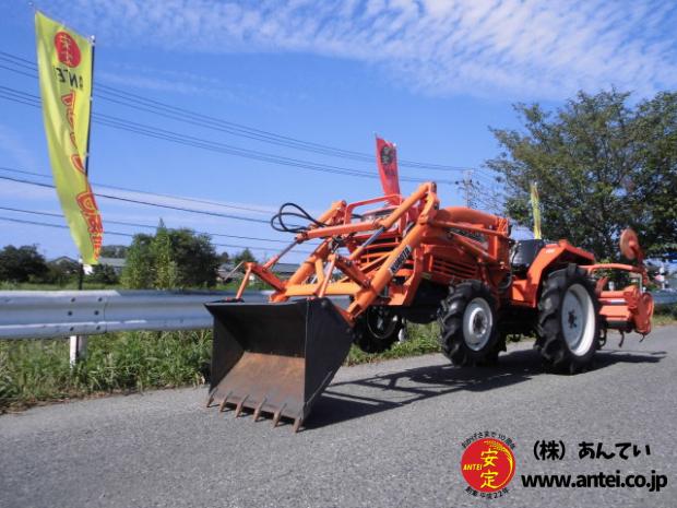 トラクタークボタ L1-225 22馬力 フロントローダー付き