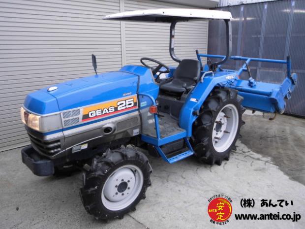 トラクター イセキ TG25 4駆 25馬力 屋根付き