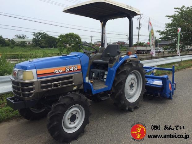 中古イセキトラクターTF243F 屋根付き。