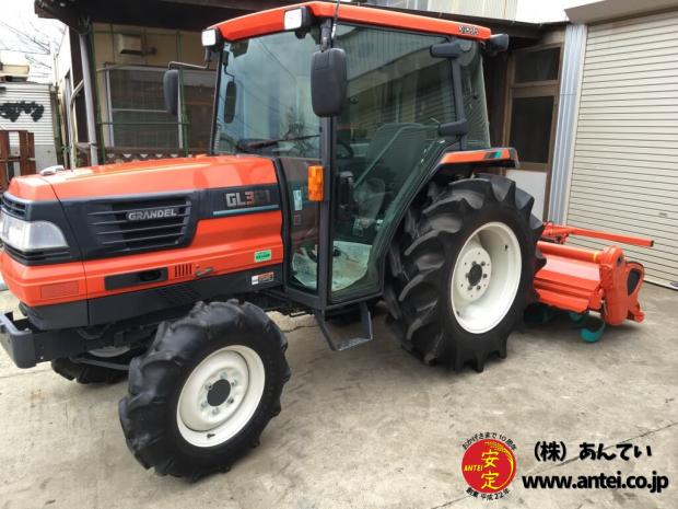 中古クボタトラクターGL321 33馬力Uシフトキャビン付き。