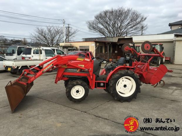 中古ヤンマートラクターF220フロントローダー付き。 ⚙ 中古