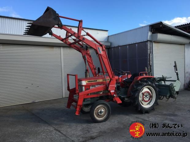 中古ヤンマートラクターYM2210 フロントローダー付き。