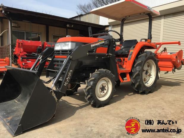クボタトラクターT22フロントローダー２２馬力２８９時間です。