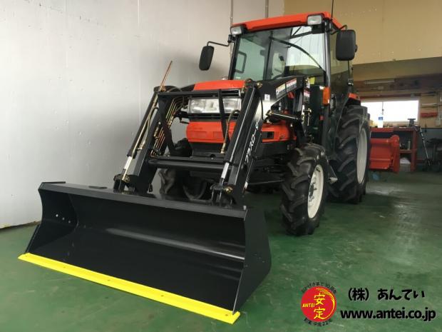 フロントローダー付きクボタトラクターGL321ンキャビン整備済み。