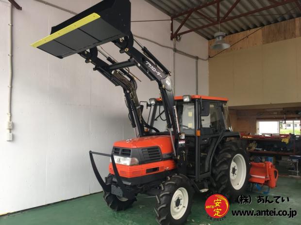 32馬力フロントローダー付きクボタトラクターGL320Q