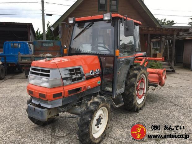 ２５馬力未整備クボタトラクターGL２５カゴ車輪あります７０万以内。