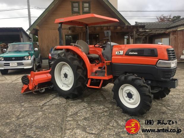 中古クボタトラクターKL30屋根付き30馬力です。